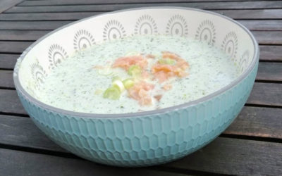 Kalte Gurkensuppe mit Lachs