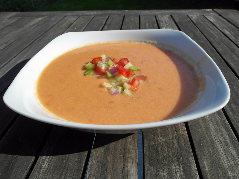 Gazpacho - kalte Gemüsesuppe für heiße Tage » flott-kochen.de
