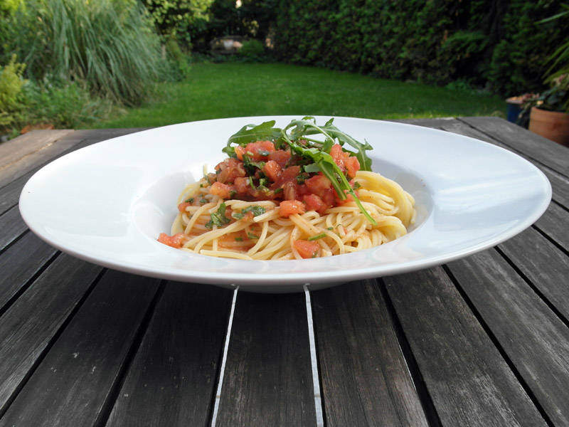 Scharfer Spaghettisalat mit Rucola und Tomaten » flott-kochen.de