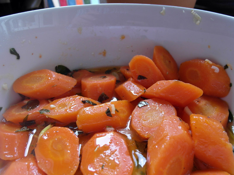 Italien trifft Asien: Lauwarmer Karottensalat » flott-kochen.de