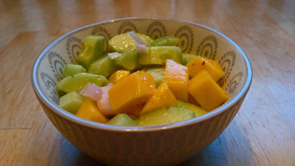 Scharfer Mango-Gurkensalat mit Zwiebeln » flott-kochen.de