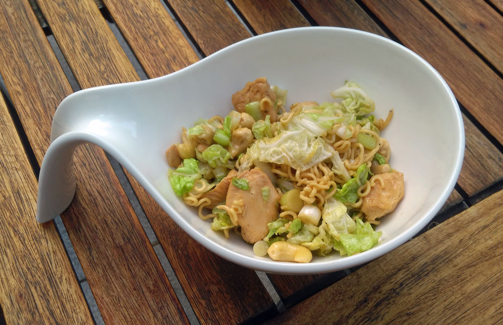 Asiatischer Nudelsalat mit Chinakohl und Hühnchen » flott-kochen.de