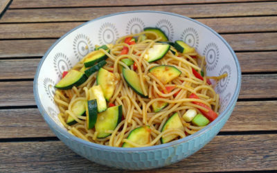Gebratene Nudeln mit selbst gemachter Currypaste