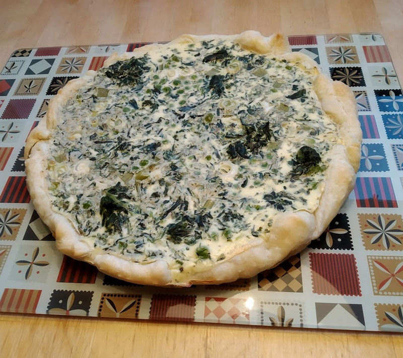 Quiche mit Erbsen, Spinat und Ziegenfrischkäse