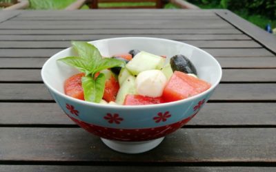 Melonensalat mit Mozzarella und Oliven