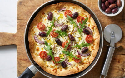 Die 10-Minuten Pfannen-Pizza: Griechischer Tortilla-Hack für den ultimativen Knusperboden